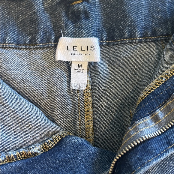 Women’s denim shorts size medium - Picture 3 of 6